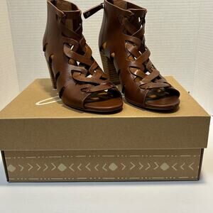 Zodiac Camila Cognacle Peep Toe Sandals NIB